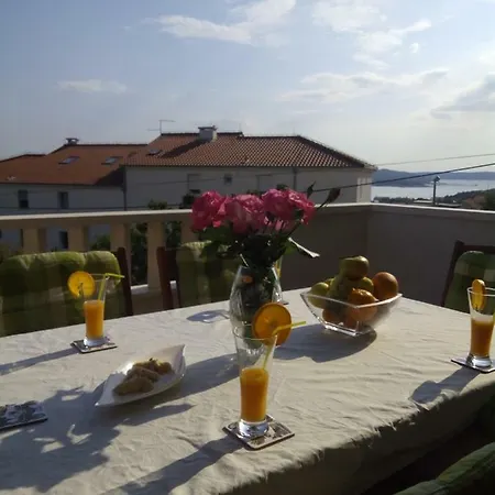 Cosy Near Split *