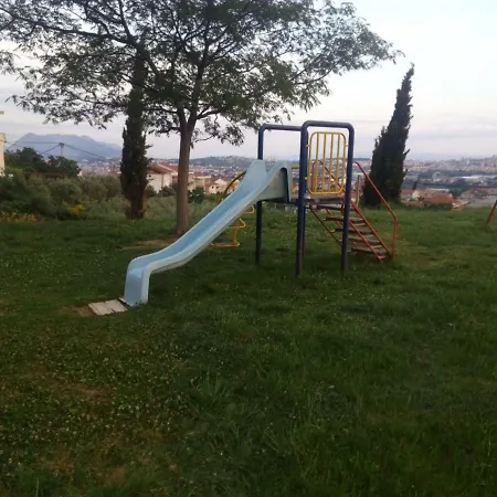 Cosy Near Split