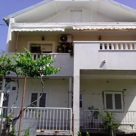 Cosy Near Split *