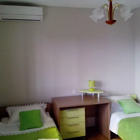 Cosy Near Split *